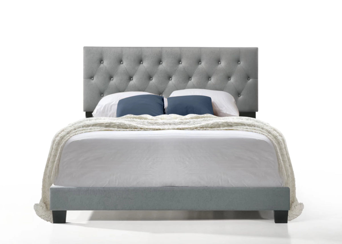 Tufted Bed with USB Power Connection E893078