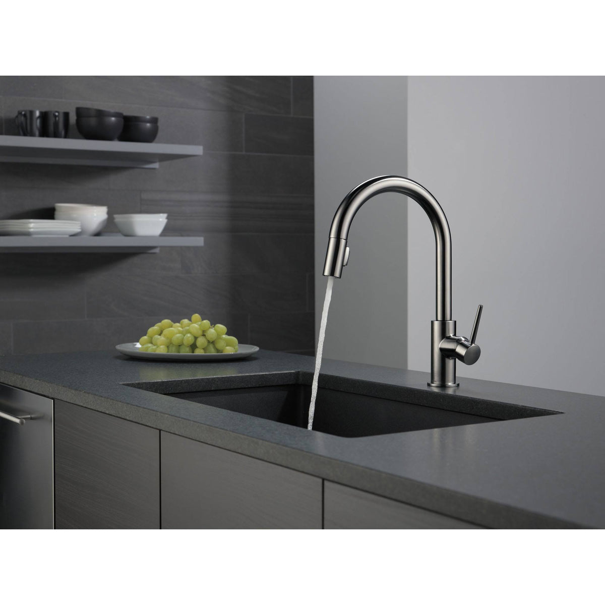 Black Stainless Single Handle Pull-Down Kitchen Faucet M604040