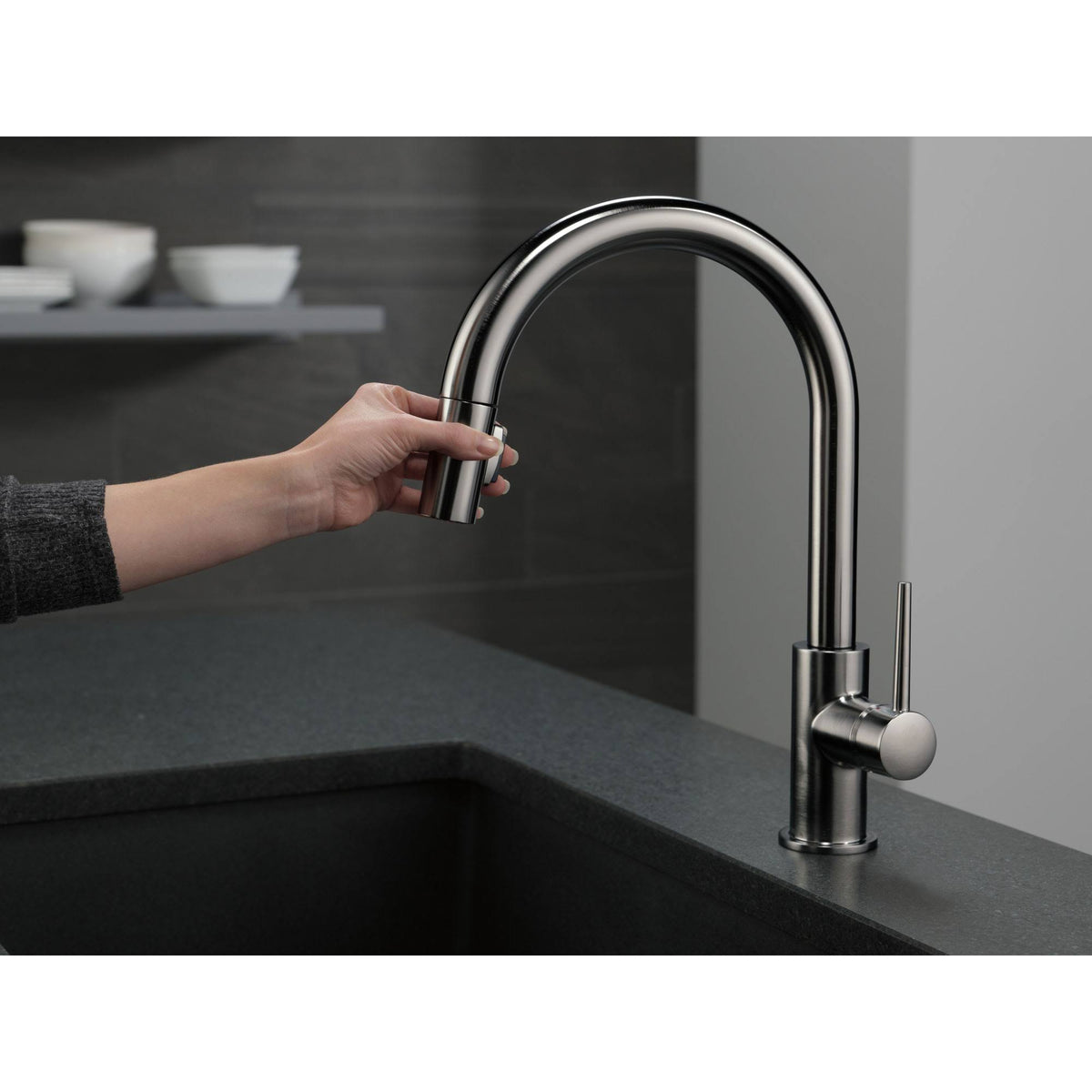 Black Stainless Single Handle Pull-Down Kitchen Faucet M604040