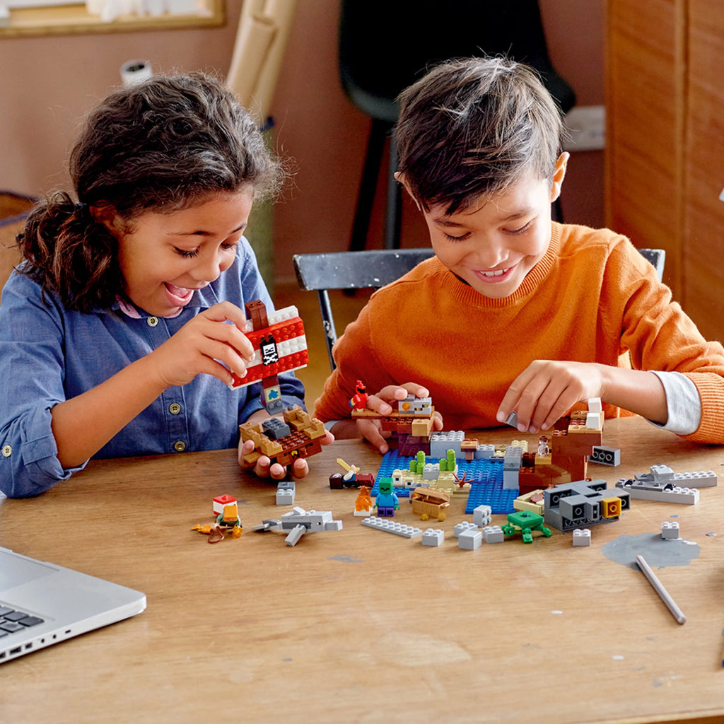Pirate Ship Boat Building Toy Kit 386 Pieces S8850